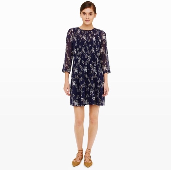 Club Monaco Dresses & Skirts - Club Monaco Coriss Navy Blue Floral Silk D…